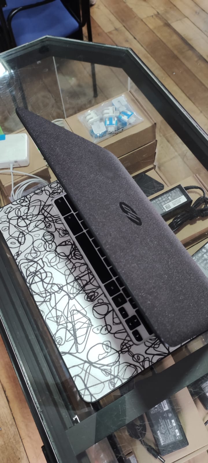 Mica Adhesiva Con Diseño Personalizado Para Laptop O Tablet - Imagen 7