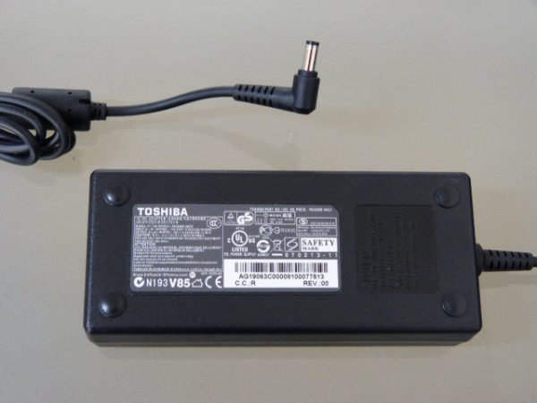 Cargador Original Laptop Toshiba Y Asus Rog Gamer 19v 6.32a CONECTOR 5.5x 2.5mm