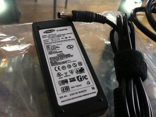 Cargador Original Laptop Samsung Mini 19v 2.1 A Punta Aguja - Imagen 3